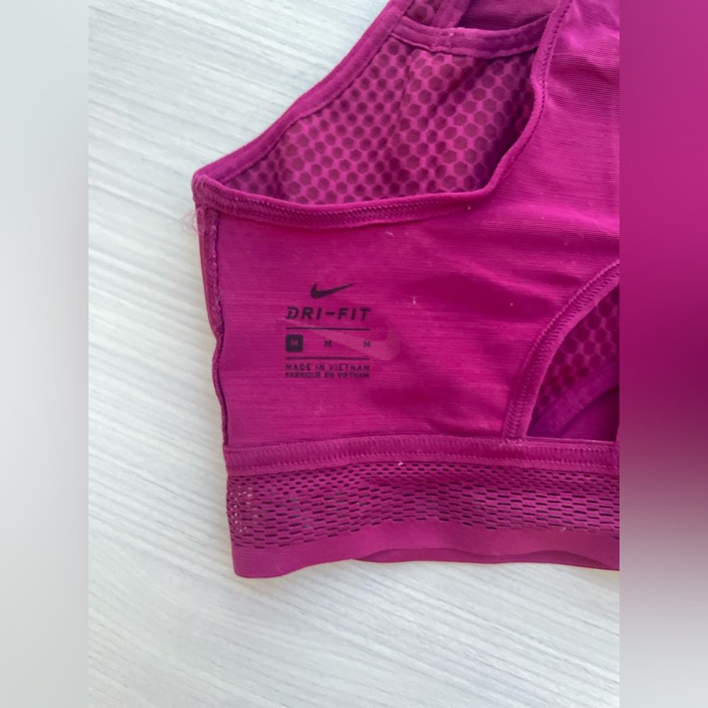 NWOT! NIKE Women’s SWOOSH ULTRA BREATHE MEDIUM SUPPORT SPORTS MESH BRA FUCHSIA - Picture 6 of 12